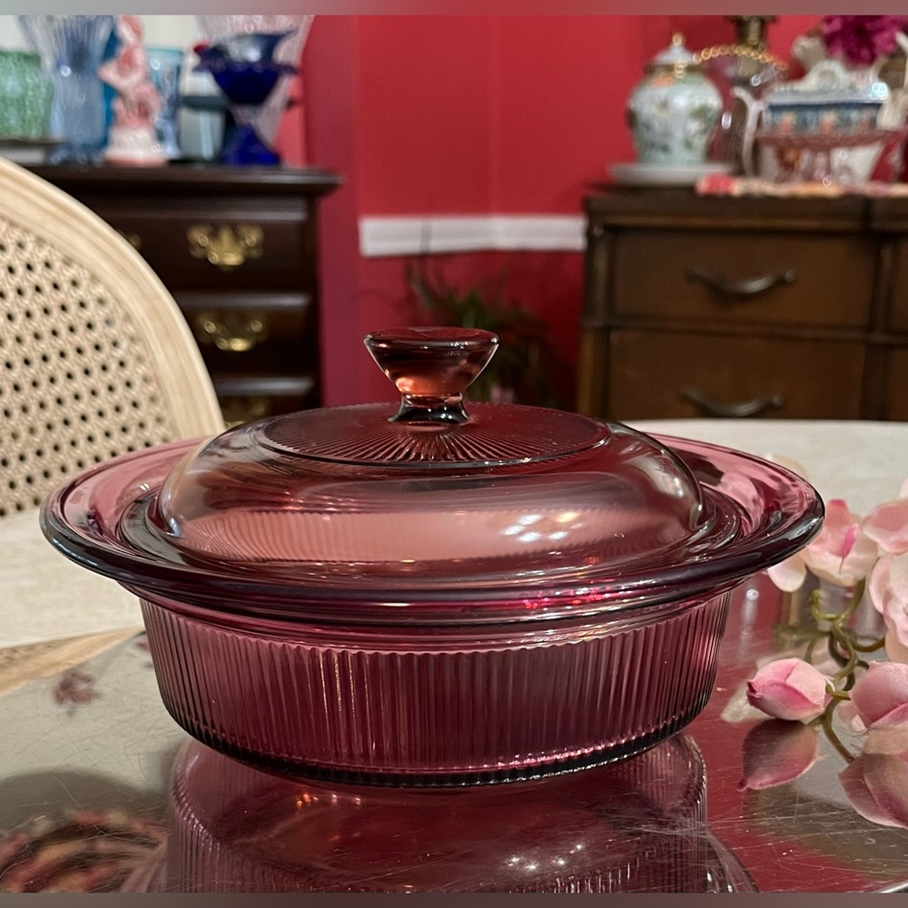 Vintage Corning Visions Cranberry 24 oz (750 mL) Covered Ribbed Casserole Dish